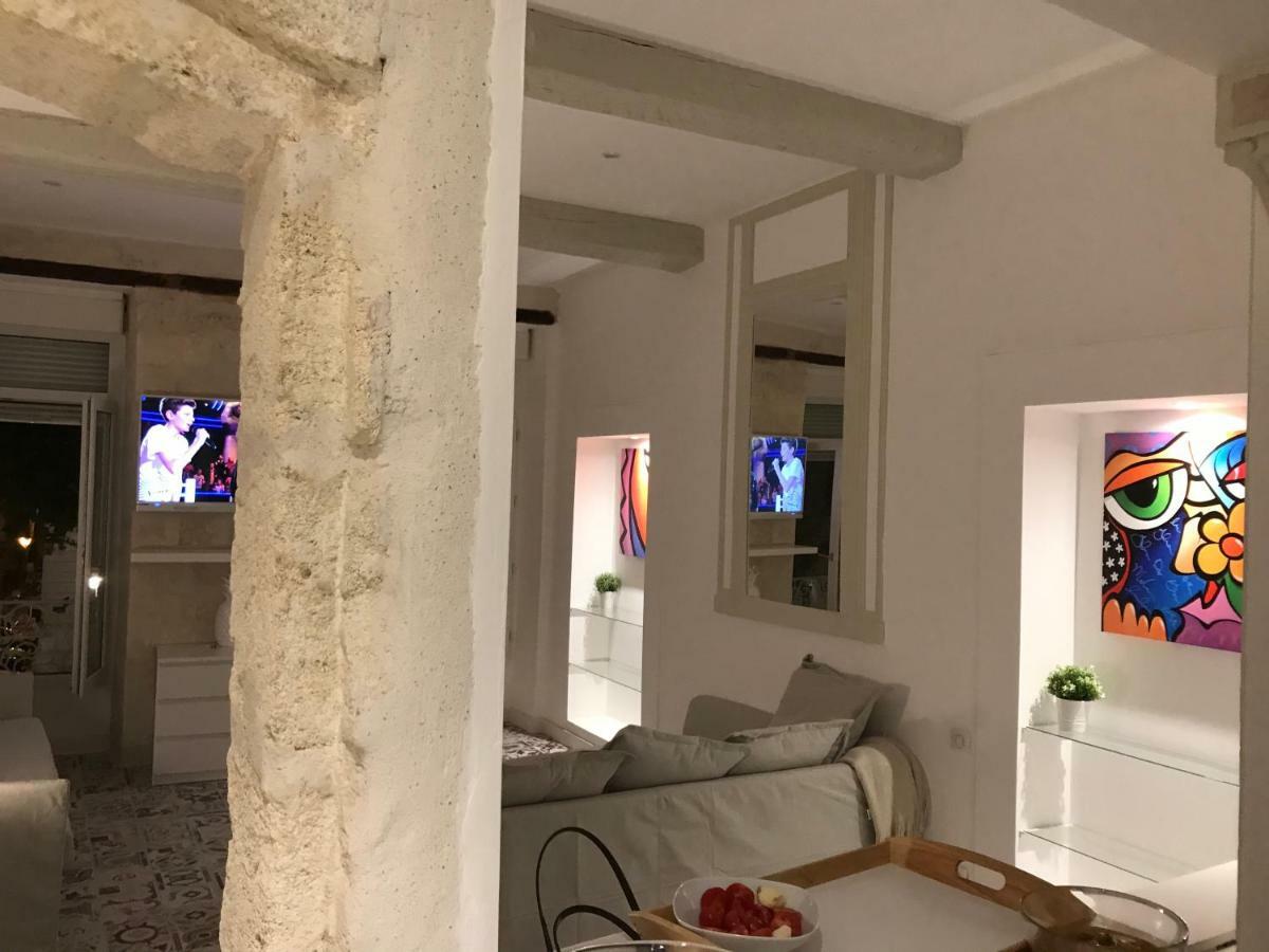 La Loge De L'Horloge - 1 Min Palais Des Papes - Ac Clim - Wifi - Hypercentre - Vue Sur Le Carrousel Apartamento Avinhão Exterior foto